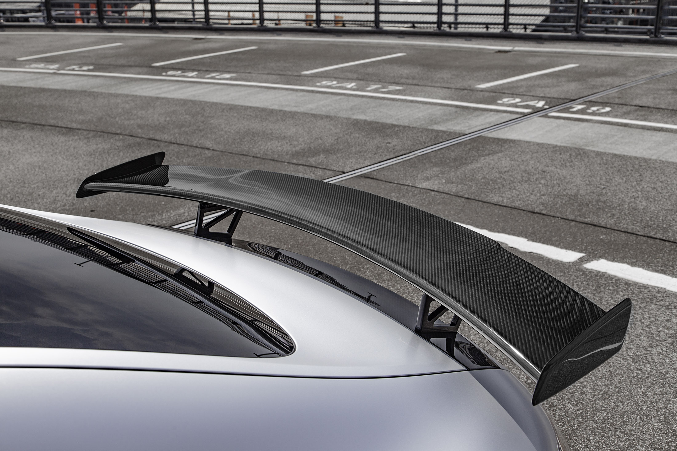 DB Carbon Heck Luftauslass Leiste für Mercedes Benz AMG GT